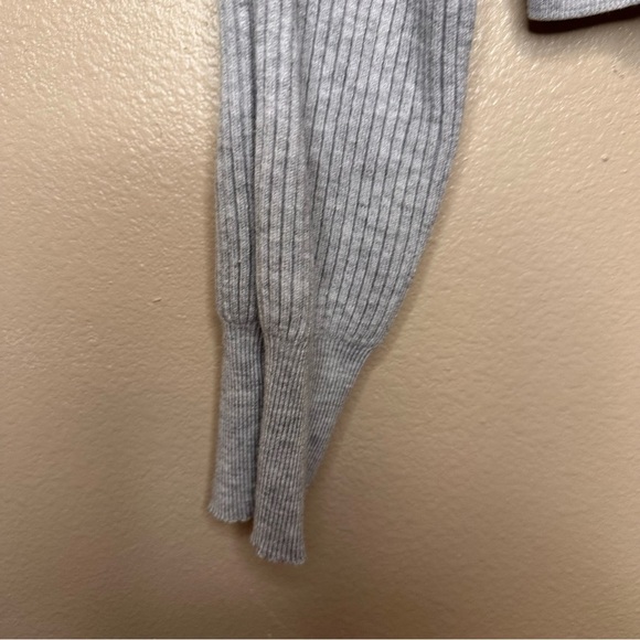 Pink Rose Women’s Cropped Ribbed Hooded Long Sleeve Sweater Size Medium Gray - Picture 2 of 6